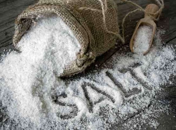note and salt obstacle on political road 