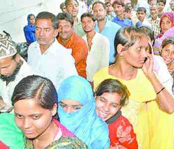 People struggled to deposit-withdrawals from banks