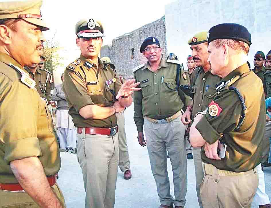 ig ne gaon pahunchkr li jaankari