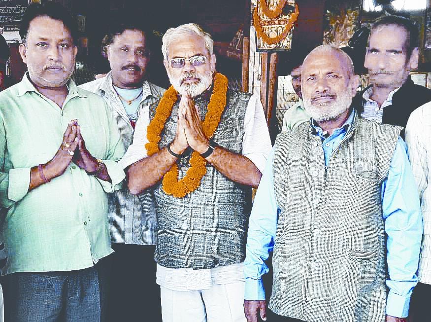 A man looking as PM  Narendra Modi, came gorakhpur