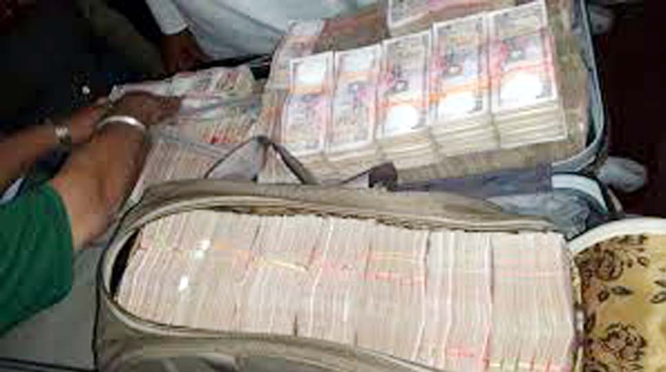 100 crore submitted two jewelery traders in Kanpur