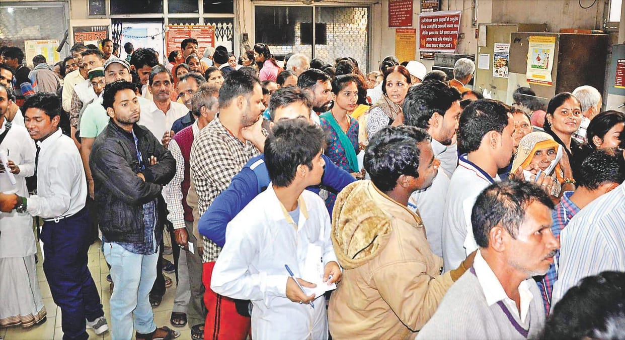 Non-receipt of the new currency in the bank's branch commotion LJ