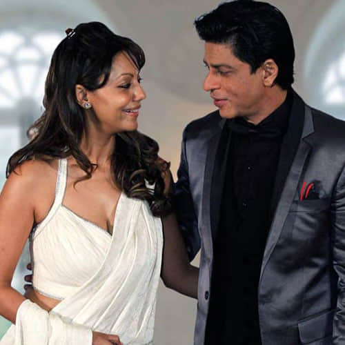 gauri khan give money to photographer