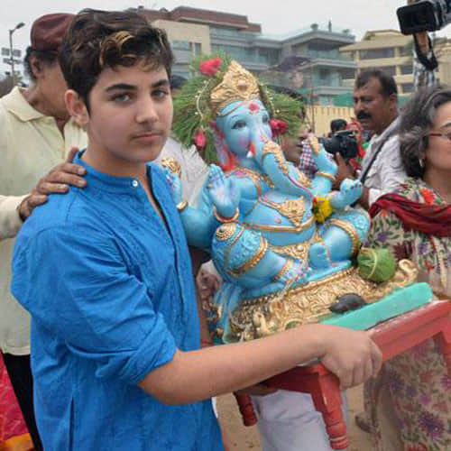 akshay kumar son aarav in a date with his girlfriend