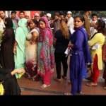 demonetization: due to stictnes in bank, queues outside get shorten