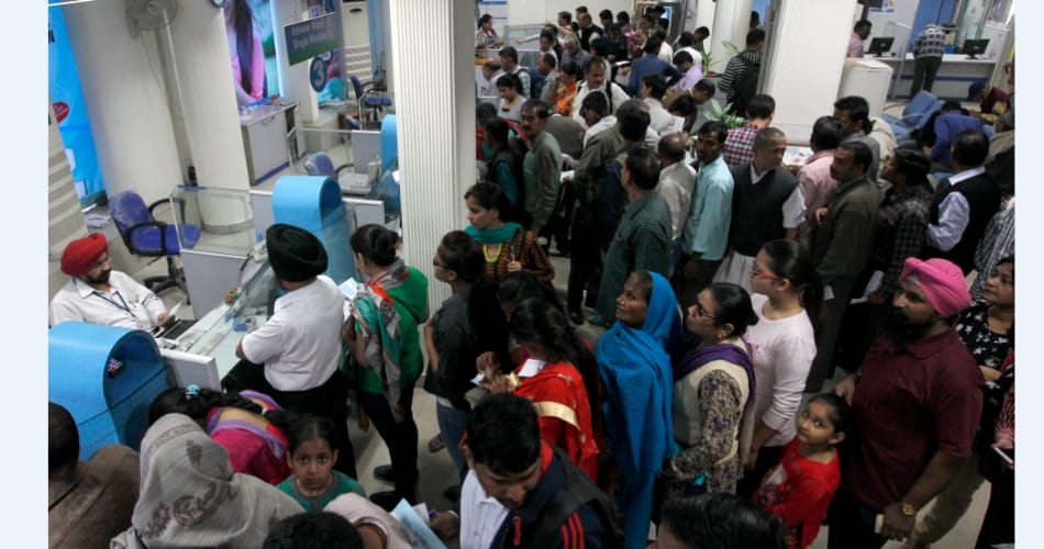 heavy rush outside chandigarh many banks, atm had no money