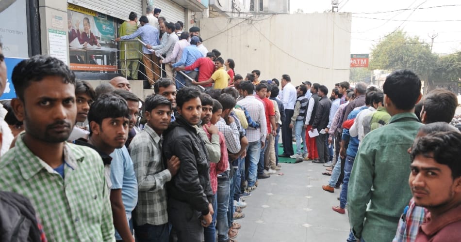People made their sunday in bank lines in punjab
