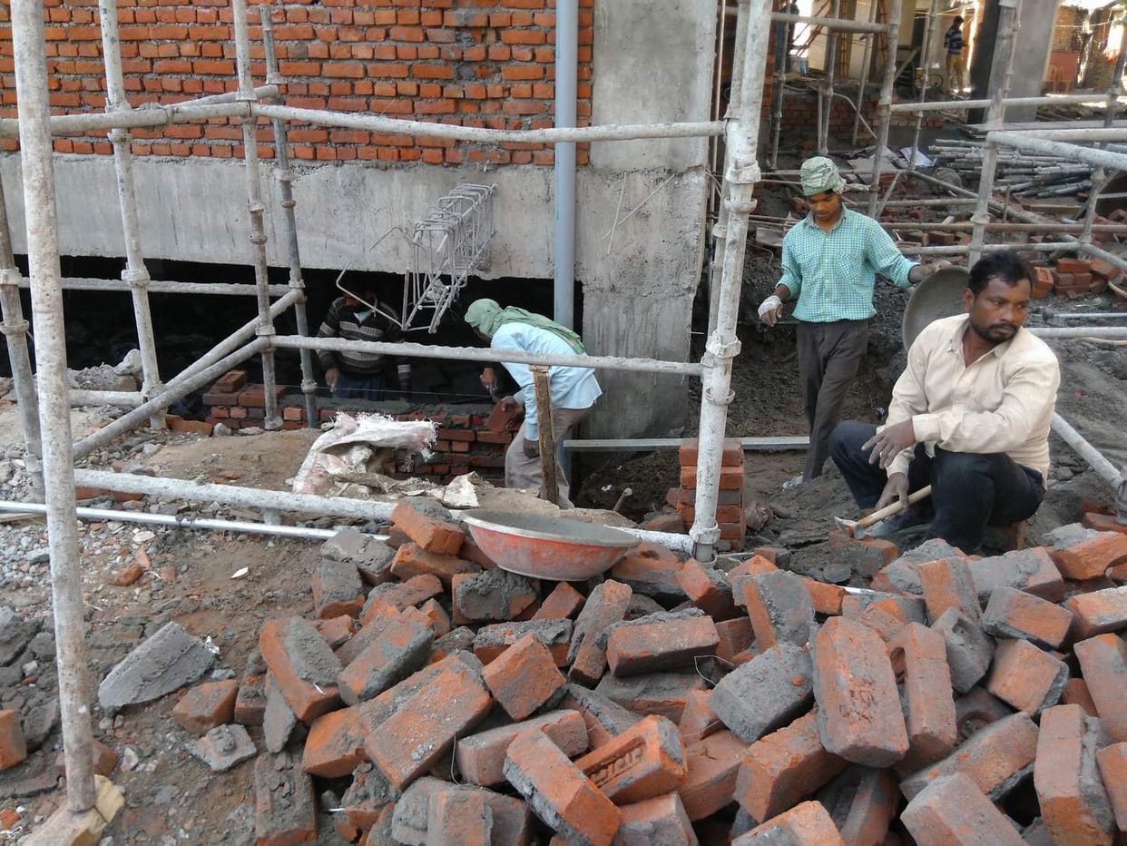 Hospital wall collapsed, workers fled, saved lives.