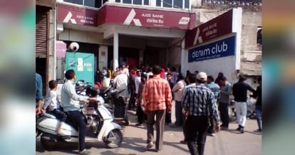 heavy rush in panchkula banks and atms