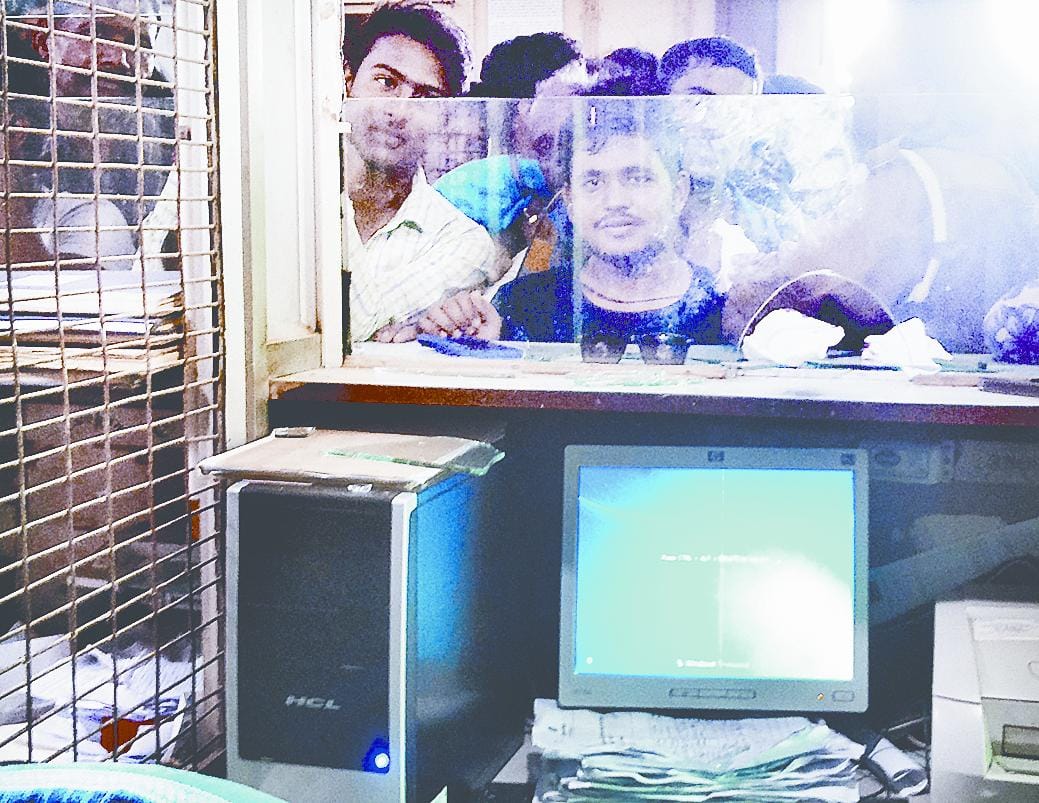 Ruckus in bank to exchange rupees