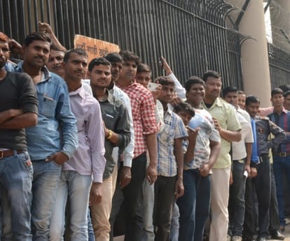  no cash in atm and in banks in Lucknow.