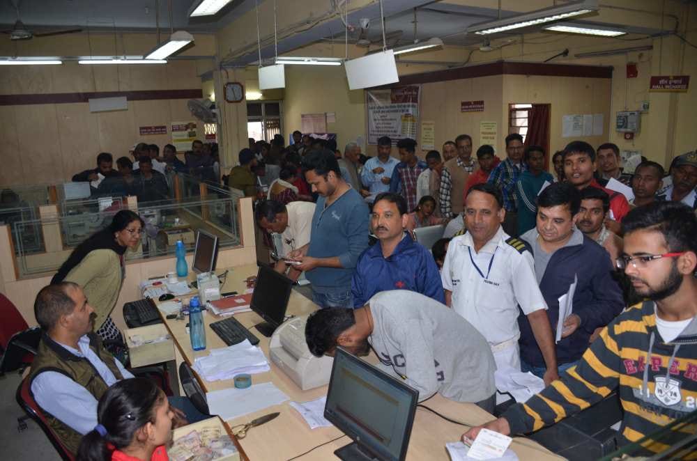 after 2000 rupee note, people can extort 500 rupee new note from banks