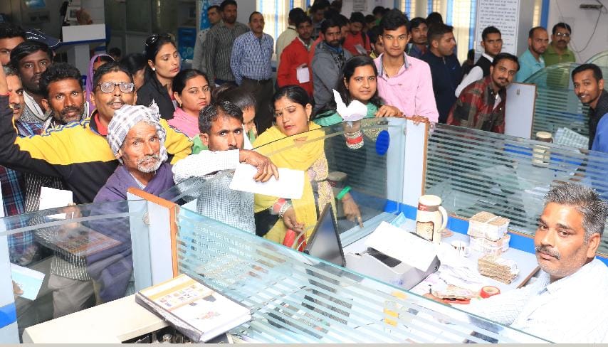 rush on third day for currency