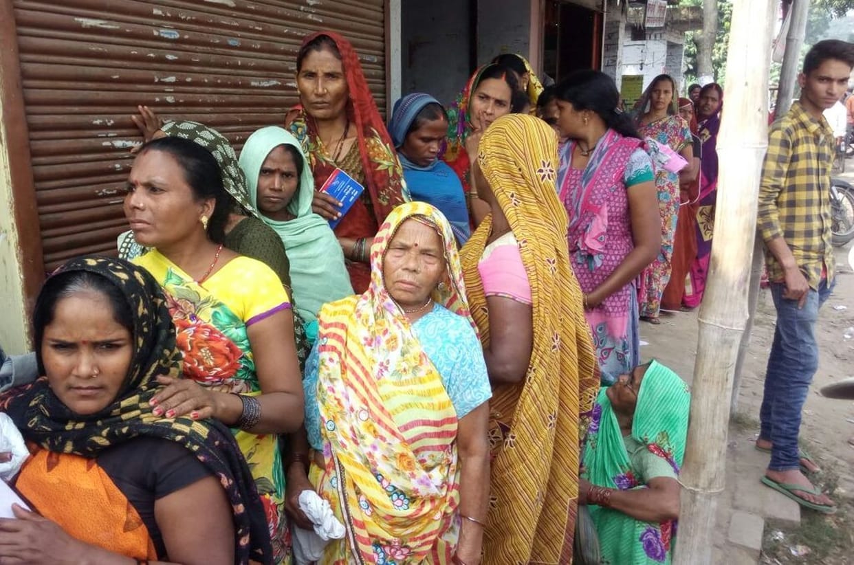 Shortage of currency, trading disrupted