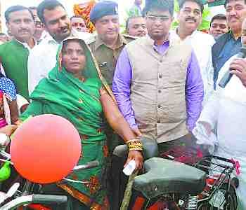 13 thousand workers gave Bicycles