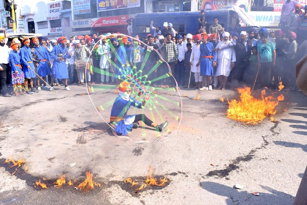  Jo Bole So Nihal slogan with left town chanting 