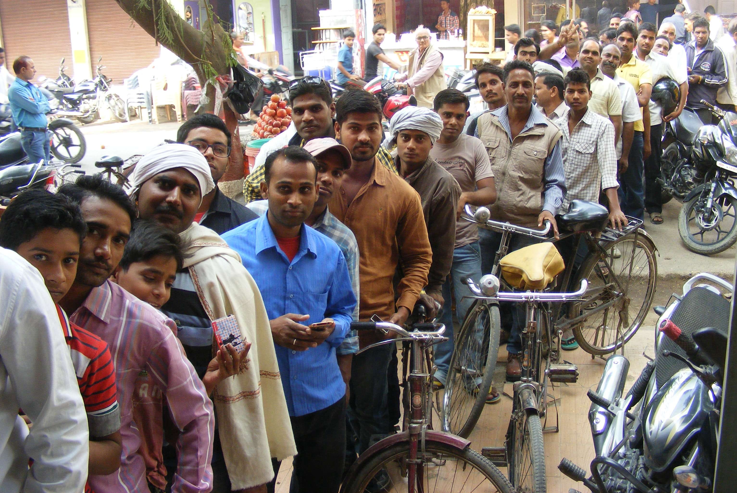 due to big problem, modi govt ordered to extort only 2000 rupee from atm