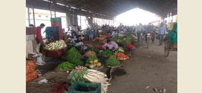 demonetization: people using e wallets for tea stall payment