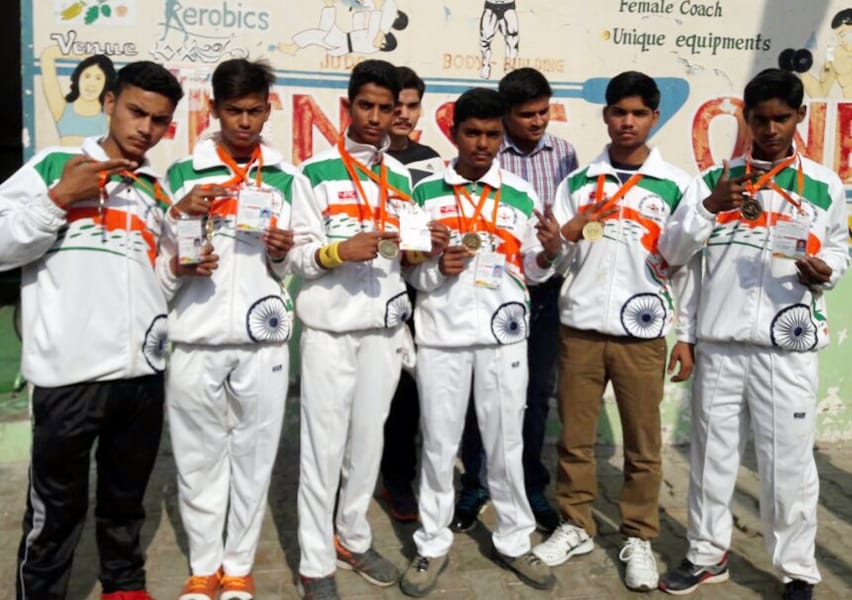 kabaddee aur baidamintan mein khilaadiyon ne laharaaya paracham