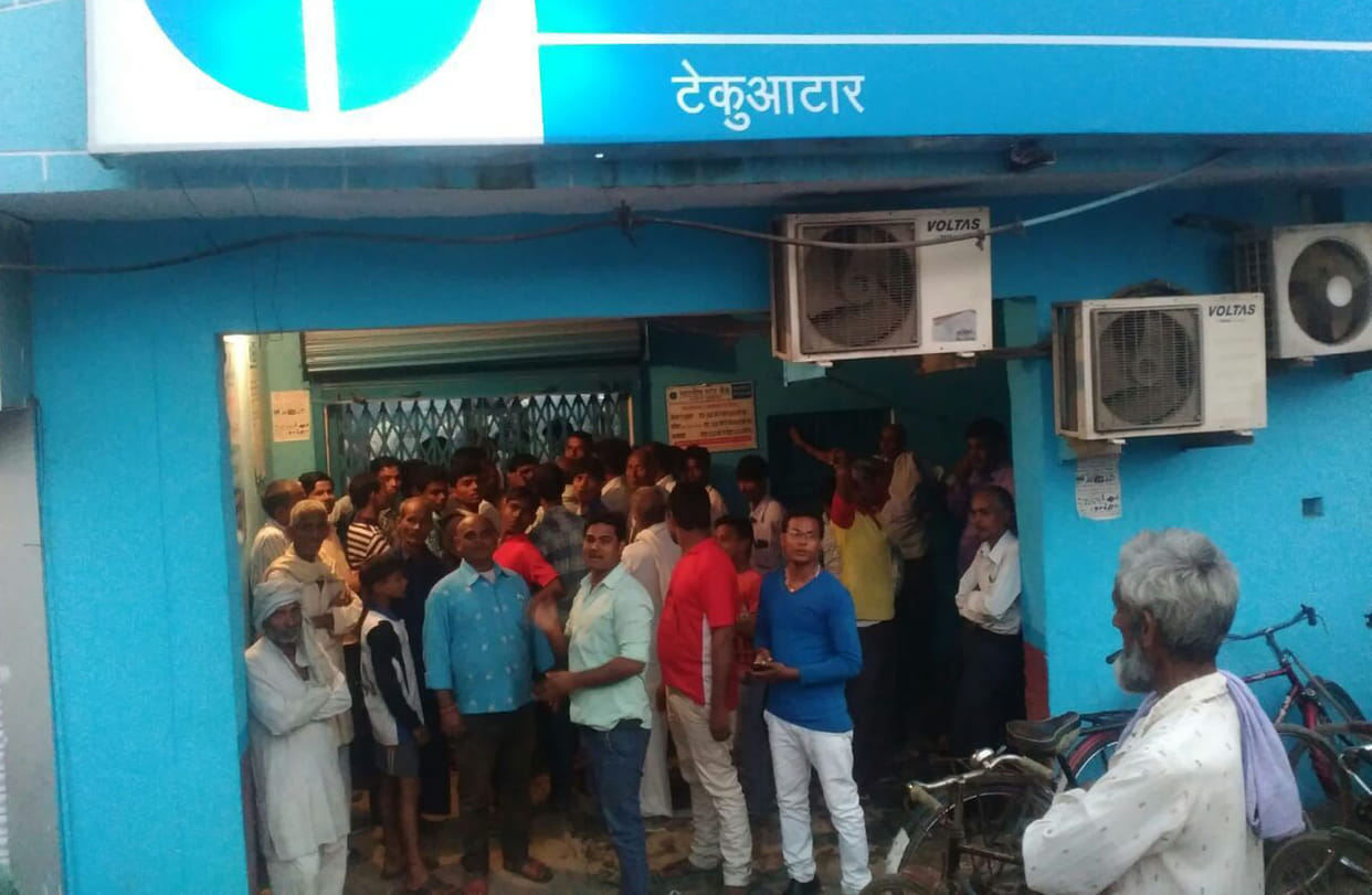 bank workers shut the door