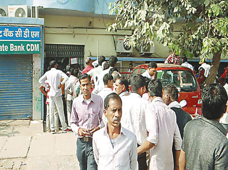  not badalane mein aphara-tapharee ka maahaul The changing climate of confusion