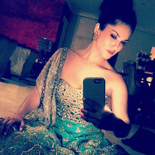 sunny leone share her pool video