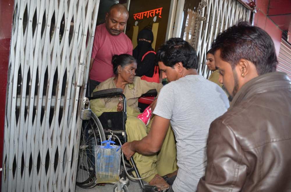 disabled woman in bank queue for husband tehrvi
