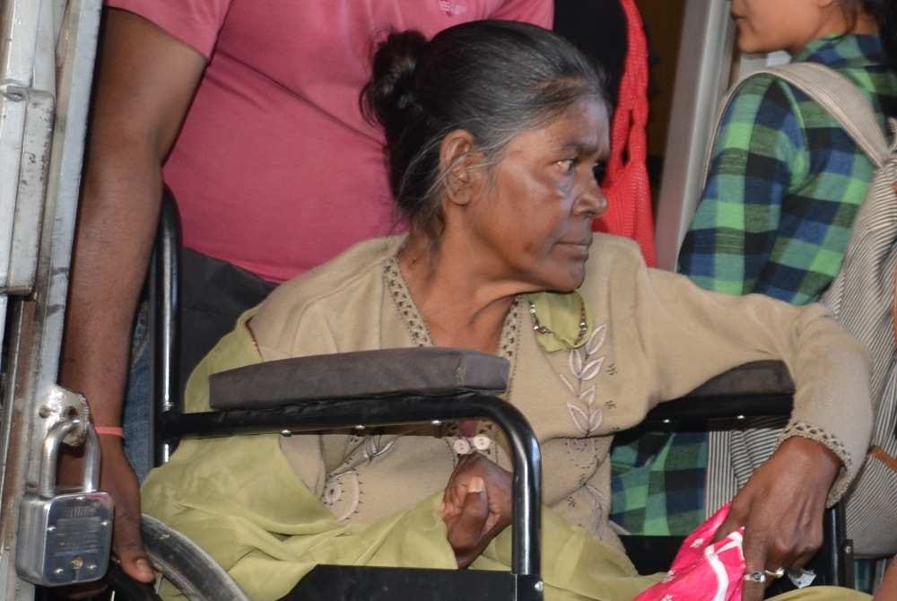 disabled woman in bank queue for husband tehrvi