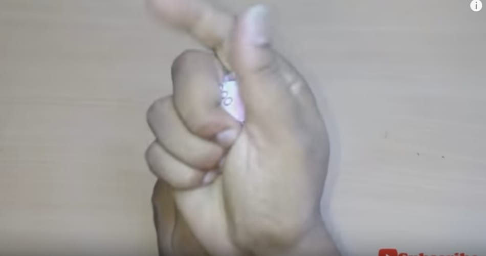 Quality test of 2000 rupees new note with water will shock you