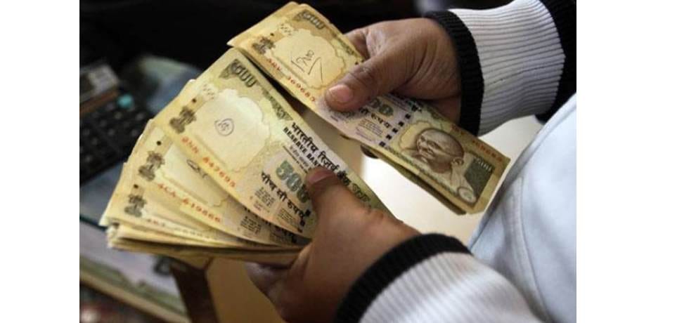 Huge Amount of ban currency 500 note caught on indo nepal border