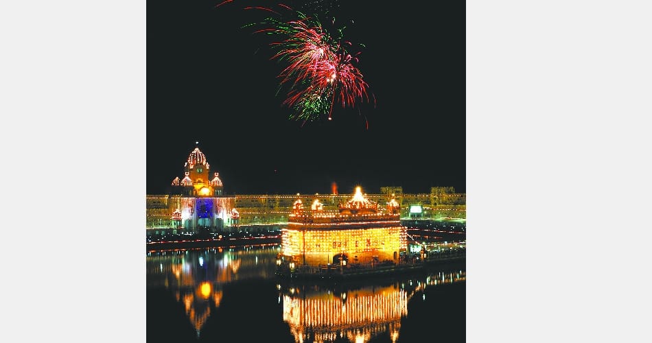 Guru nanak jayanti celebrated at harmandir sahib amritsar