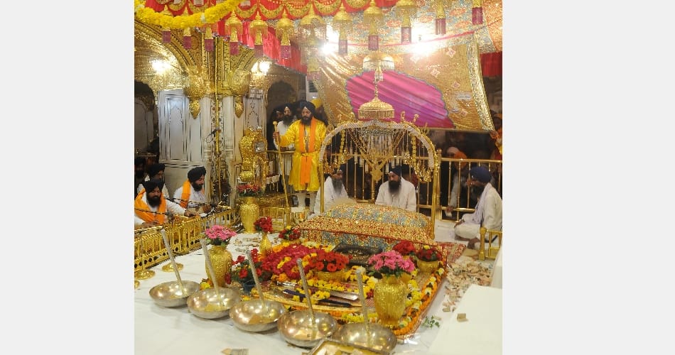 Guru nanak jayanti celebrated at harmandir sahib amritsar
