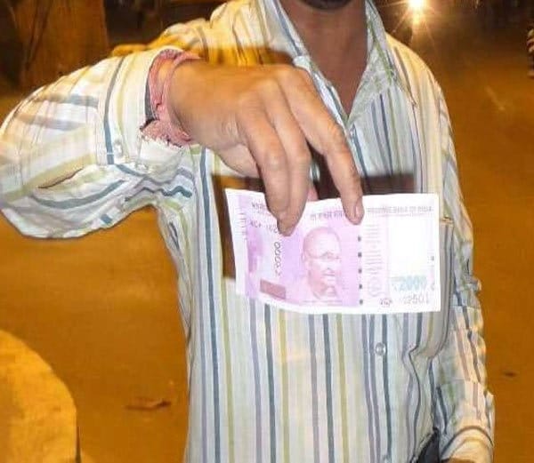 2000 rupee fake note in market, 3 arrested, identify real and fake note