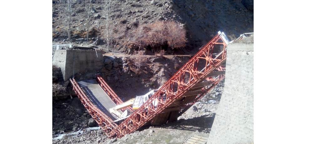 lot nala Bridge collapsed, udaipur road link cut off with manali