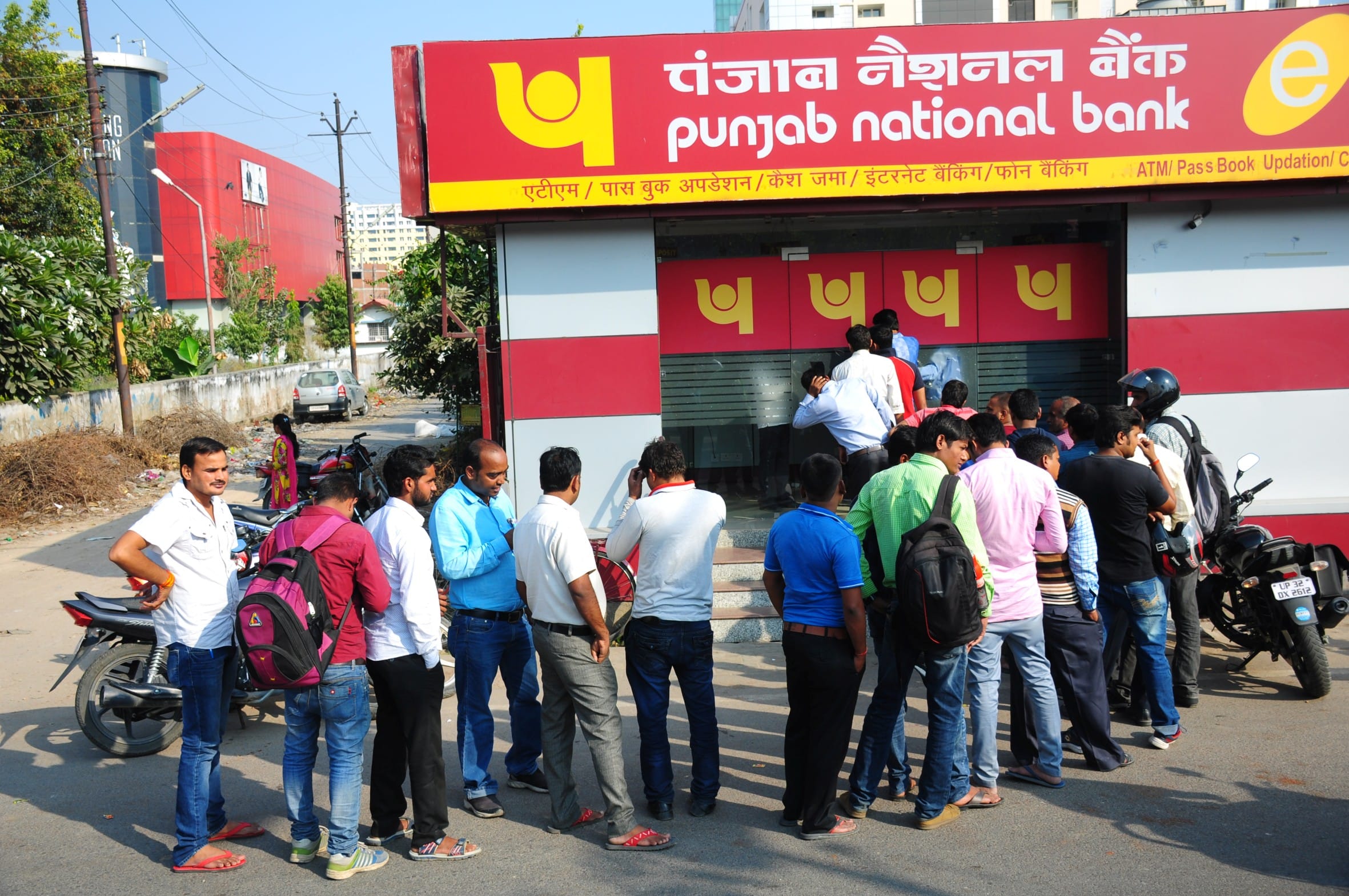  brokers are active in lucknow bank