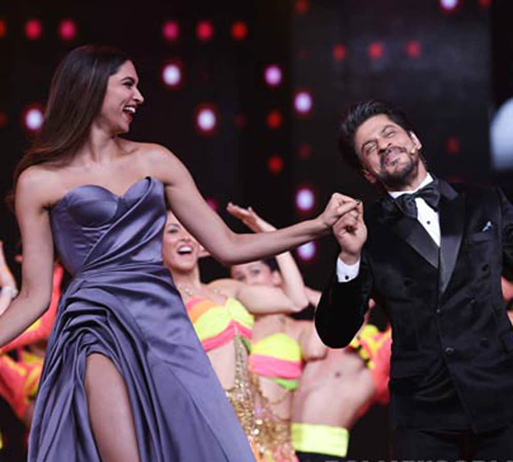 katrina kaif and deepika padukone cold war at award function