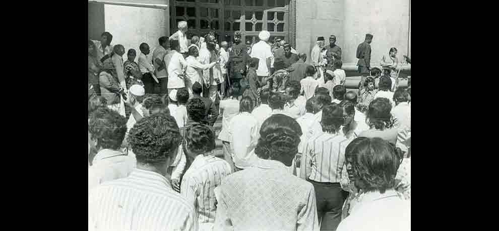  demonetization in 1978 and long ques outside banks