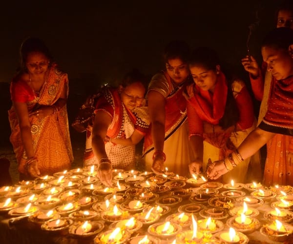  celebration of dev deepawali in lucknow.