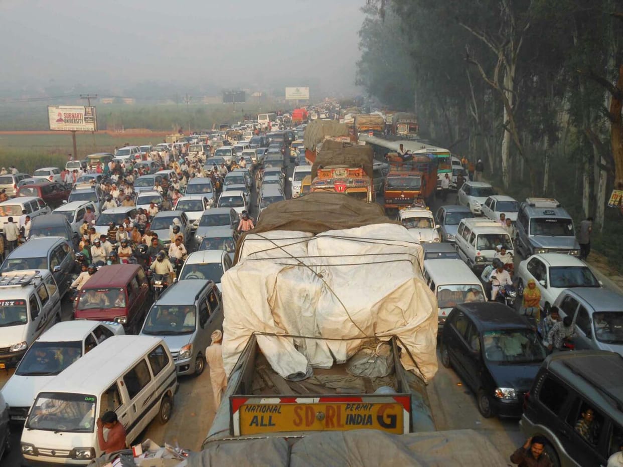 traffic jaam on nh-24
