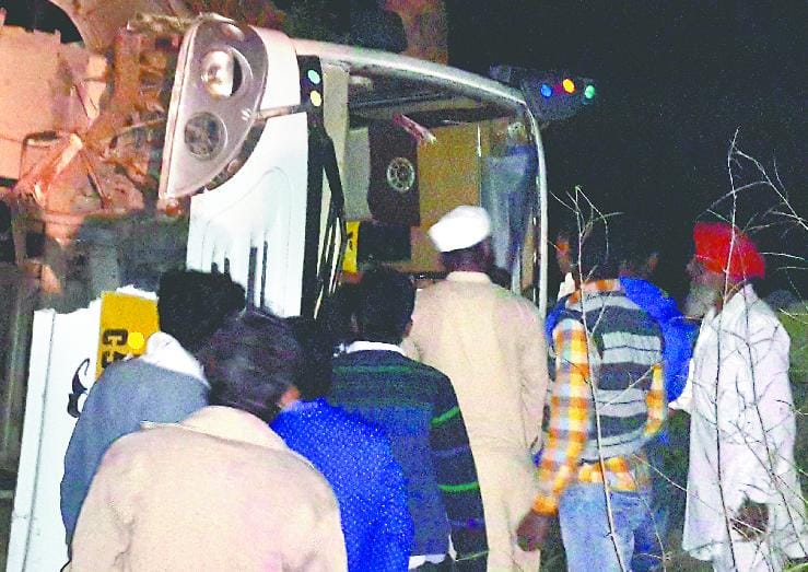 Haldwani on State Highway Tourist Bus upturned, woman killed, 20 injured