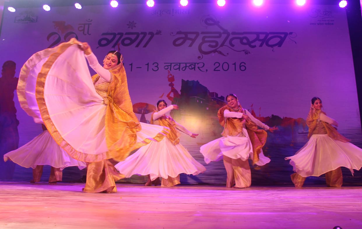 last day of Festival of Ganga begins in varanasi 
