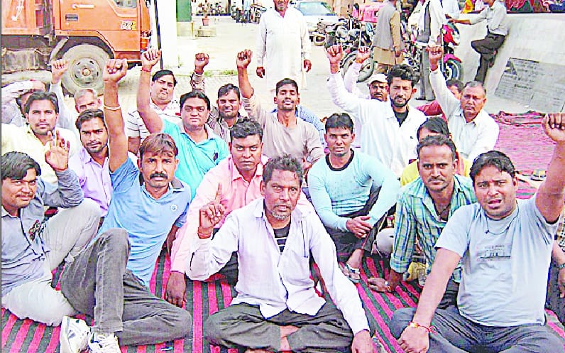 Municipal strike continues