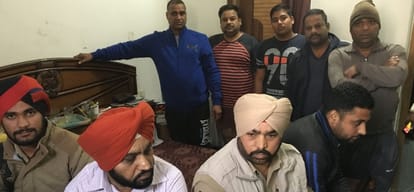 Police arrived to catch criminals, but they did lay siege to the house