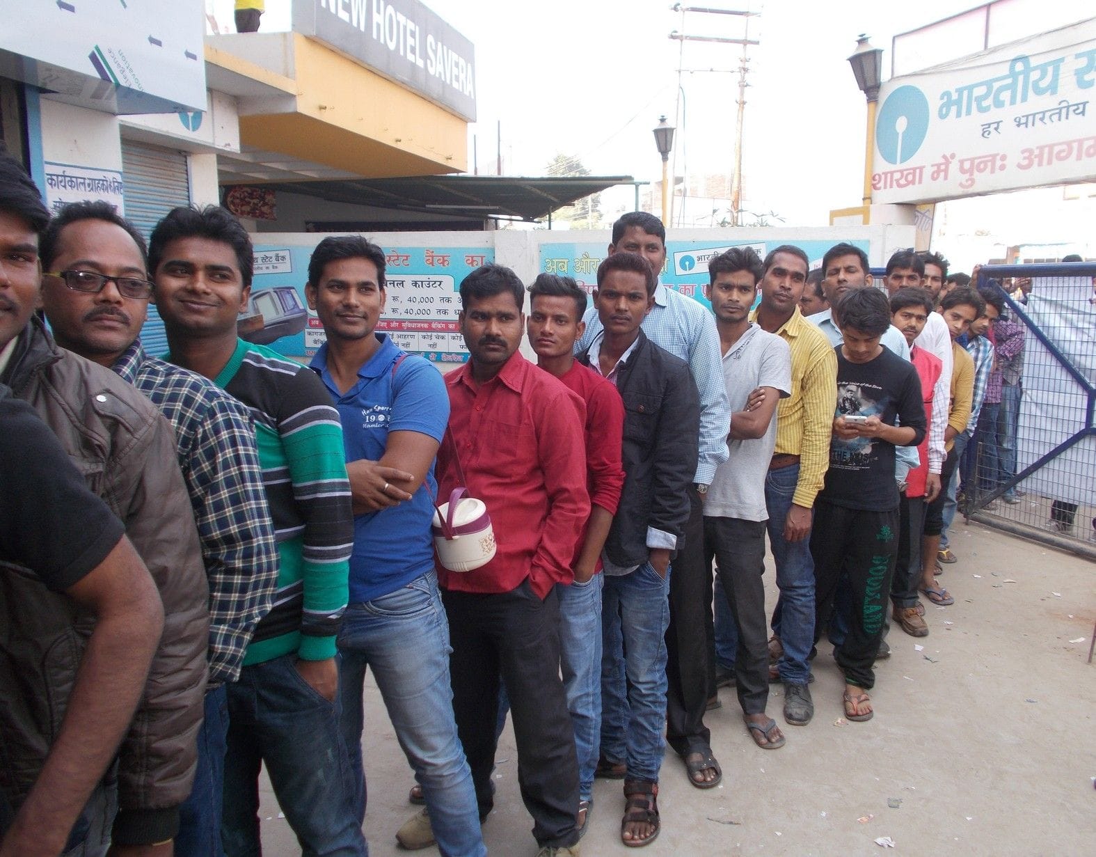 state bank of india will provide 50 rupee and 20 rupee note in atm for people in atm