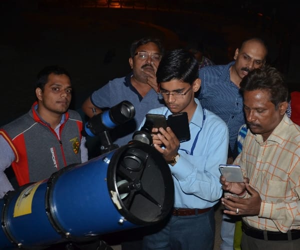 people saw supermoon in lucknow.