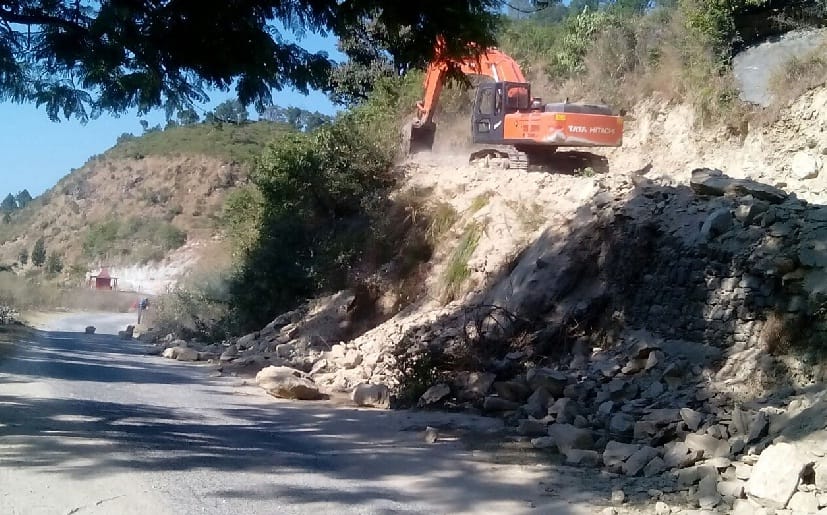 the road cutting start in Tipola 