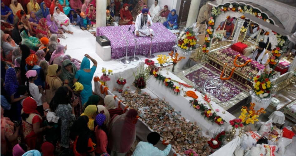 Guru Nanak Gurpurab in full swing, thousands offer prayers chandigarh