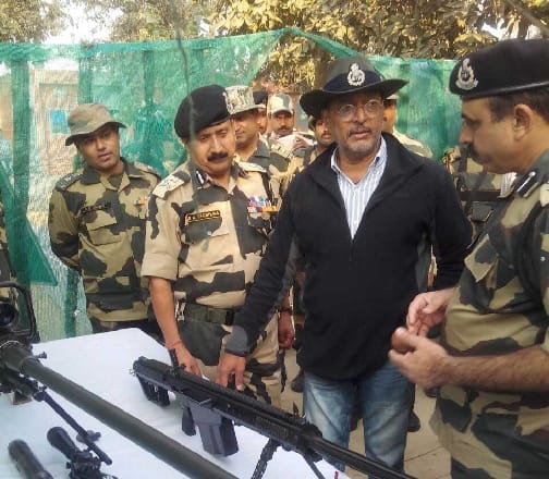 nana patekar reached on border post of bsf to encourage the jawans