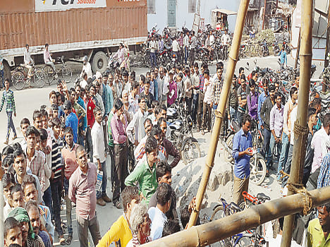 Changing money at banks drew crowds
