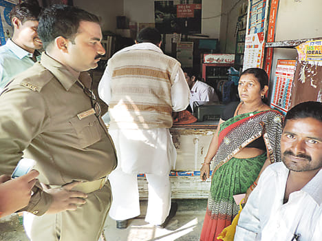 The young woman fled snatched Rs